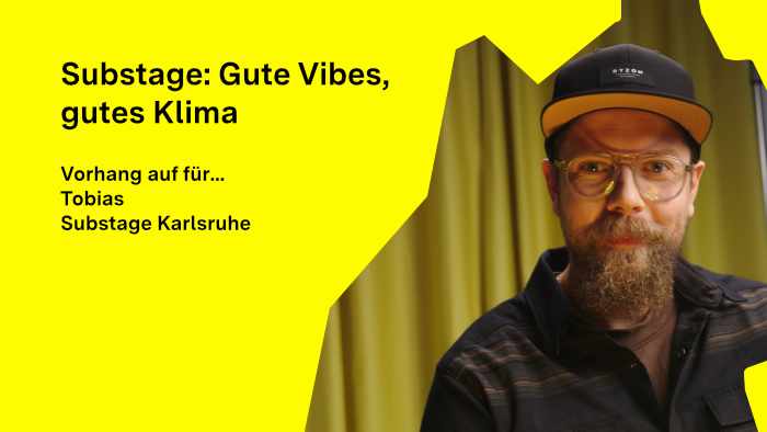 Porträt von Tobias Hoffmann, der in die Kamera blickt.