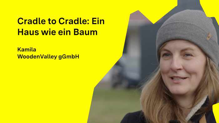 Porträt von Kamila Pasko, die zur Seite blickt.