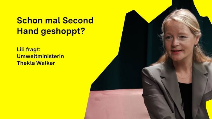 Ministerin Thekla Walker blickt zur Seite und beantwortet eine Frage im Gespräch.