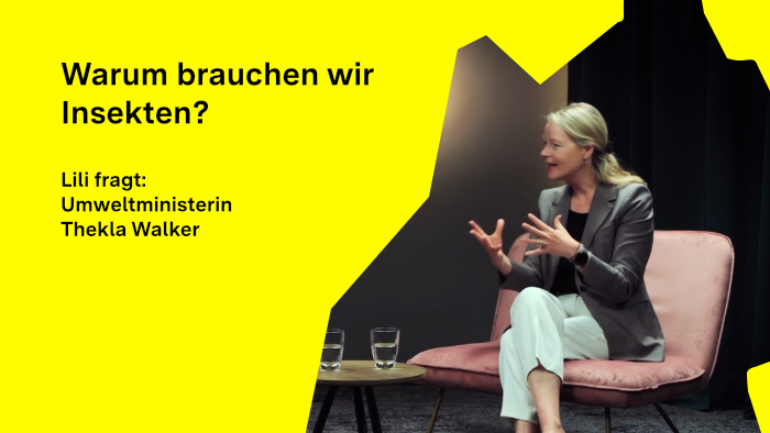 Ministerin Thekla Walker blickt zur Seite und beantwortet eine Frage im Gespräch.